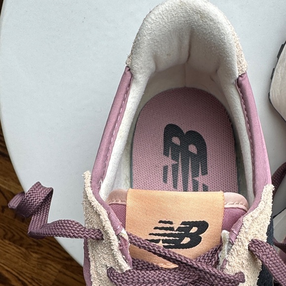 New Balance Women's 327 Sneakers Size 8.5 - Picture 15 of 16